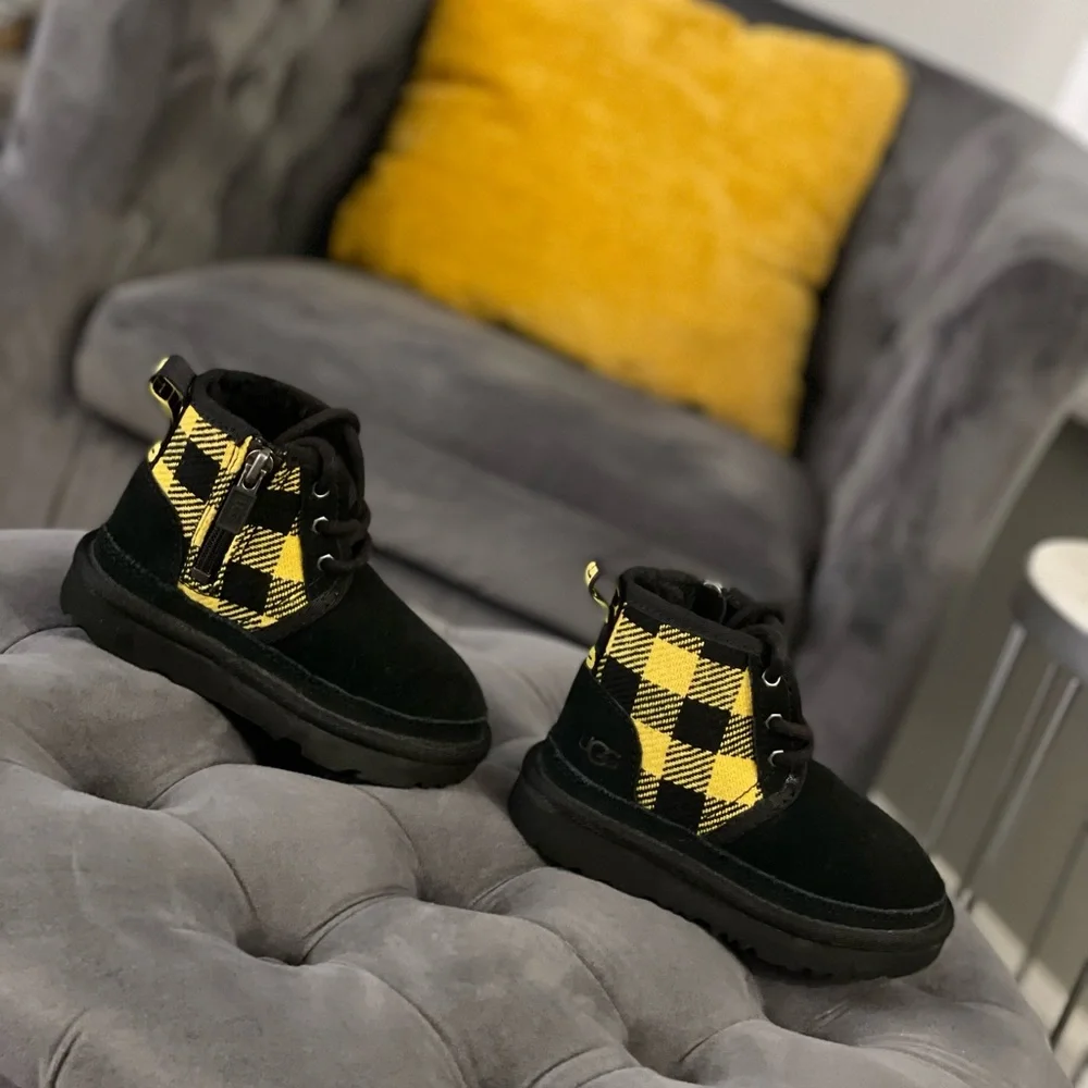 Uggs |Size 7 US| Kids - Picture 4 of 10